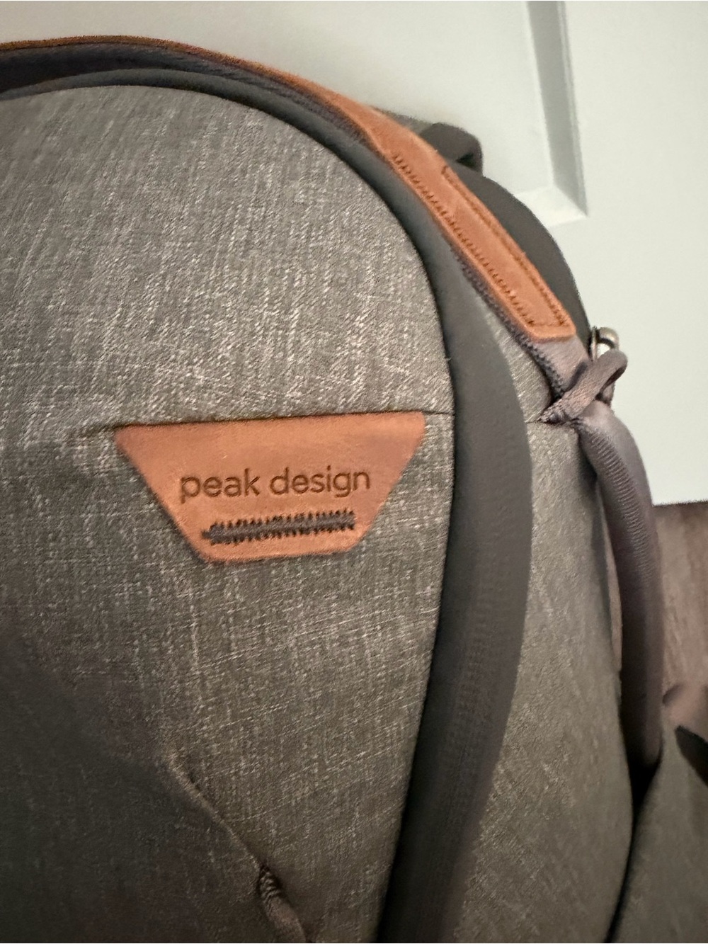 Peak Design - Everyday Zip - 15L - Heathered Grey - Picture 2 of 4